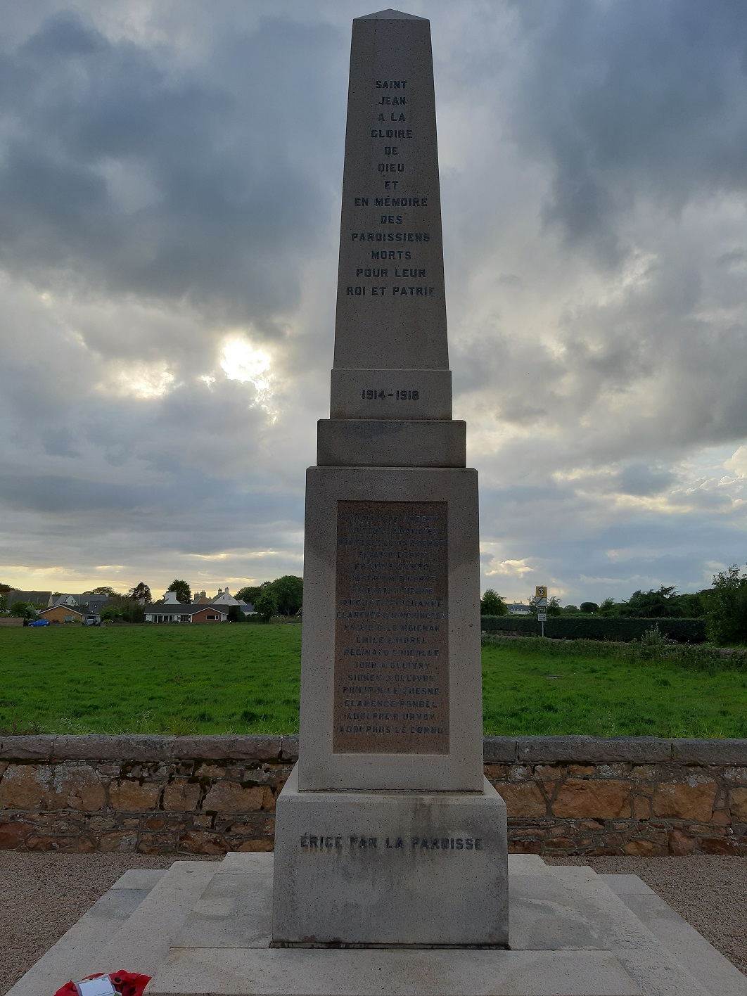 St_John_War_Memorial_1