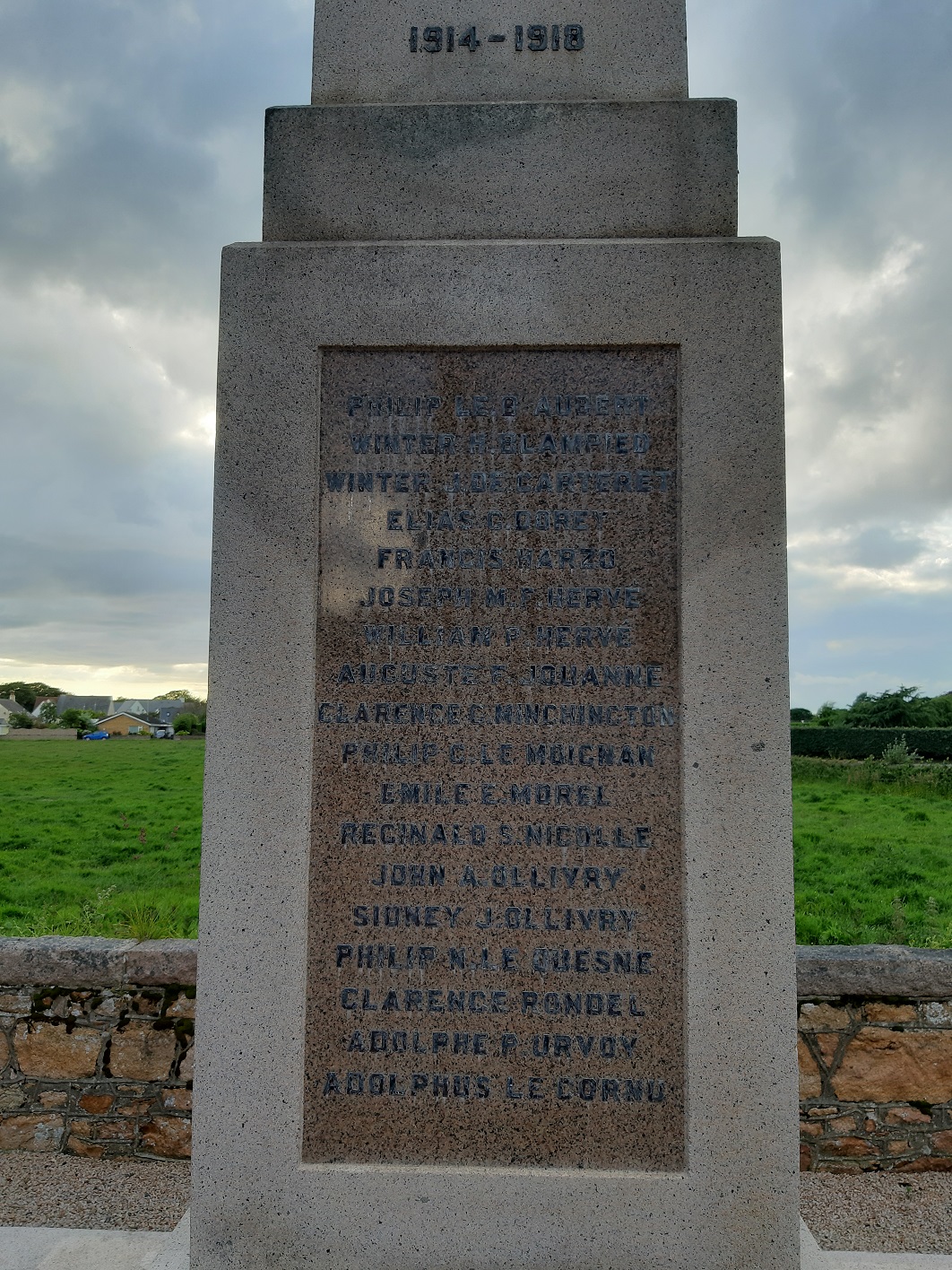 St_John_War_Memorial_2