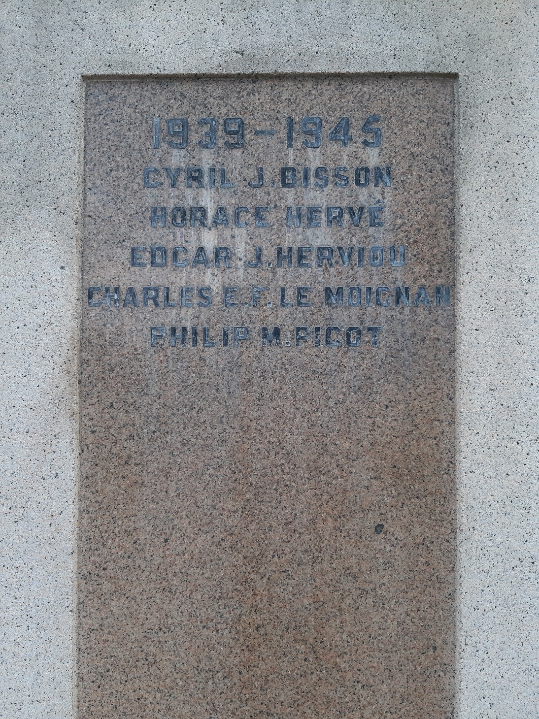 St_John_War_Memorial_3